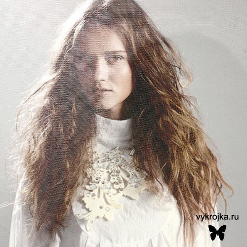 Ожерелье из фетра и сверкающих камней